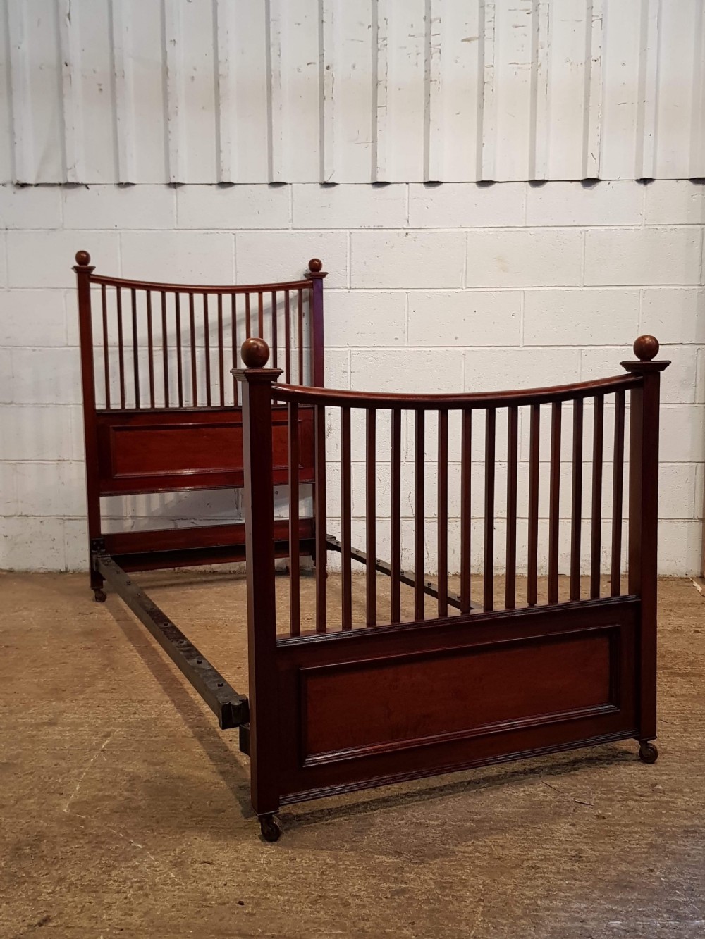 ANTIQUE PAIR LATE VICTORIAN PLUM PUDDING MAHOGANY SINGLE BEDS C1890 View II