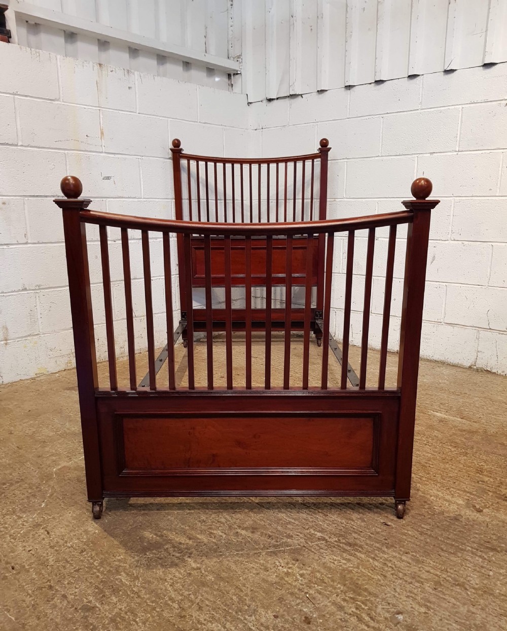 ANTIQUE PAIR LATE VICTORIAN PLUM PUDDING MAHOGANY SINGLE BEDS C1890 View V