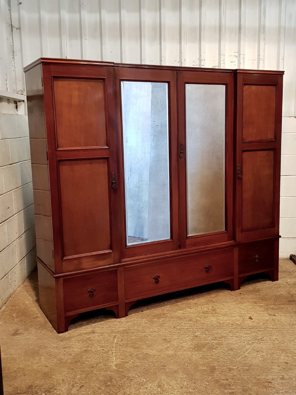 ANTIQUE ARTS & CRAFTS MAHOGANY FOUR DOOR WARDROBE C1900 View II