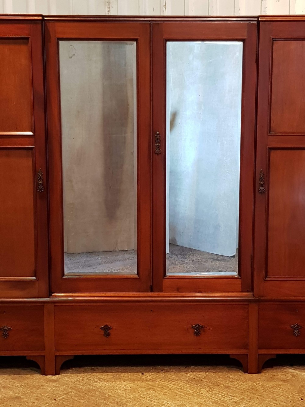 ANTIQUE ARTS & CRAFTS MAHOGANY FOUR DOOR WARDROBE C1900 View IV