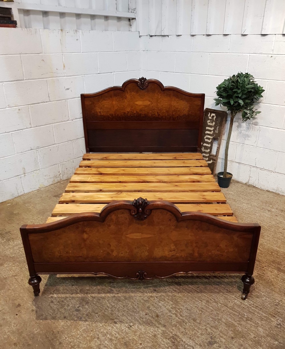 ANTIQUE BURR WALNUT QUEEN ANNE SERPENTINE SHAPED DOUBLE BED C1920 View V