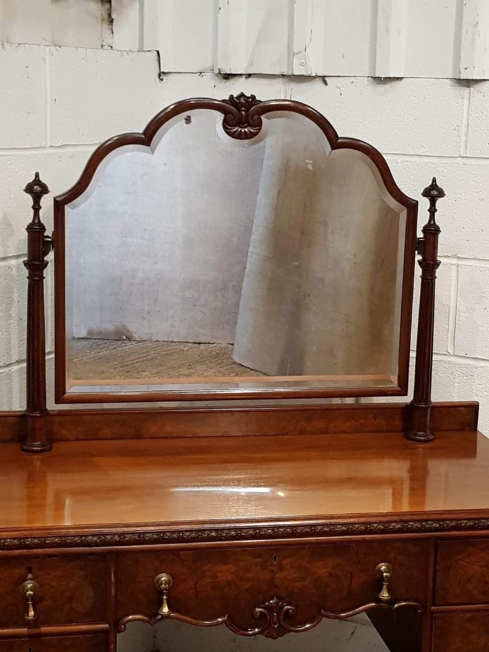 ANTIQUE BURR WALNUT QUEEN ANNE DRESSING TABLE C1920 View II