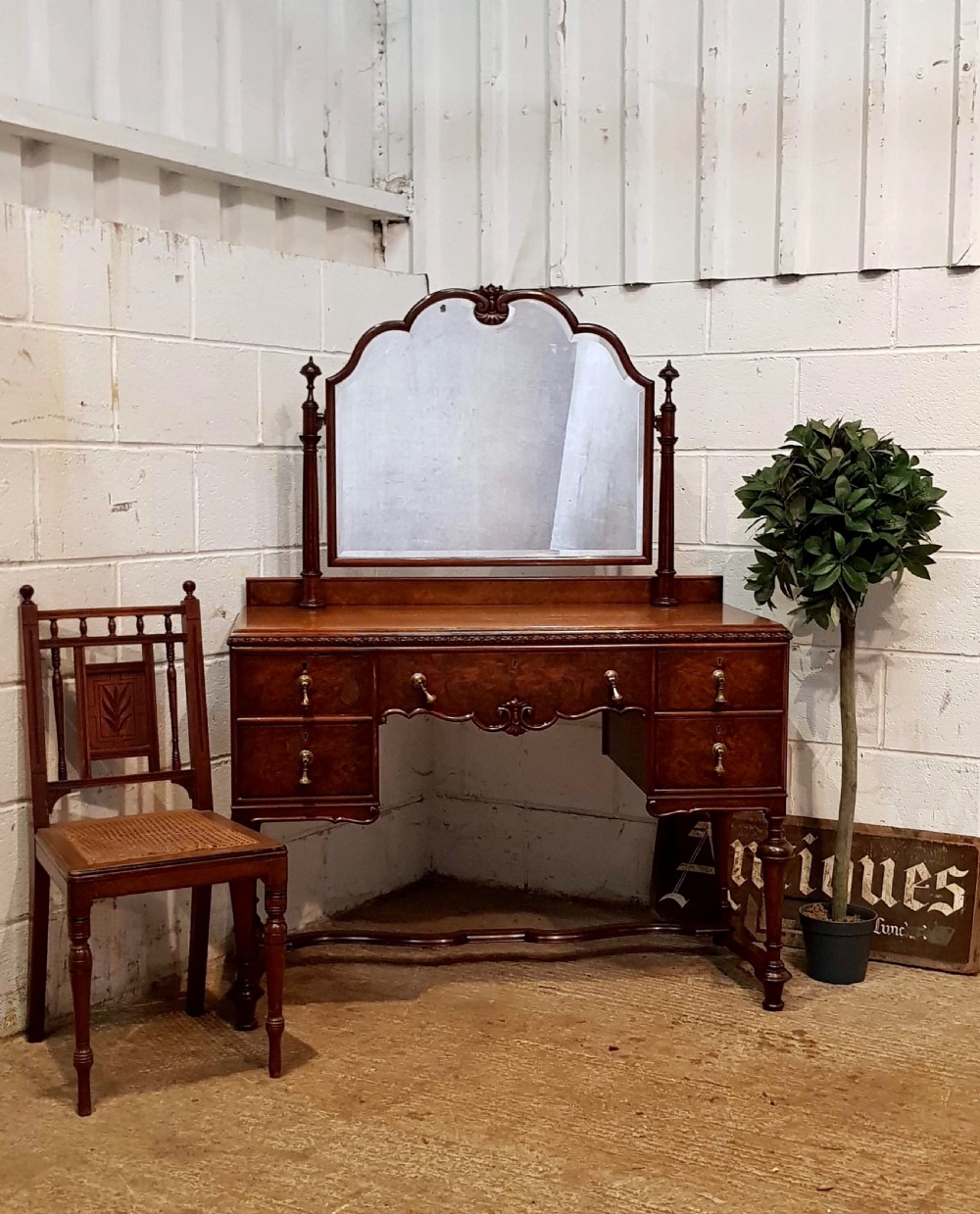 ANTIQUE BURR WALNUT QUEEN ANNE DRESSING TABLE C1920 View III