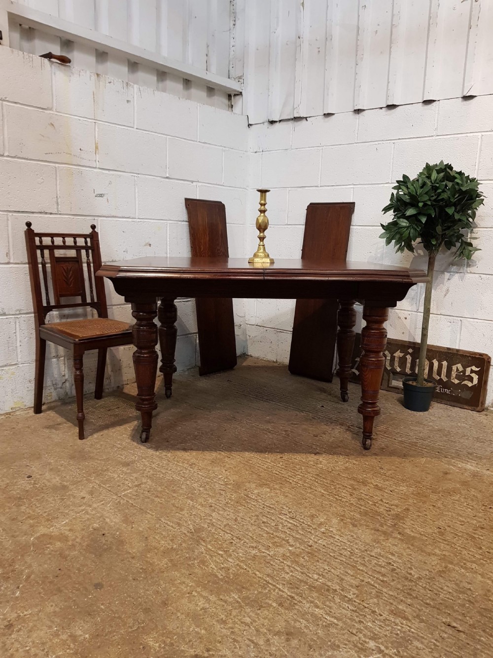 ANTIQUE VICTORIAN OAK EXTENDING DINING TABLE  C1880 SEATS EIGHT  View IV