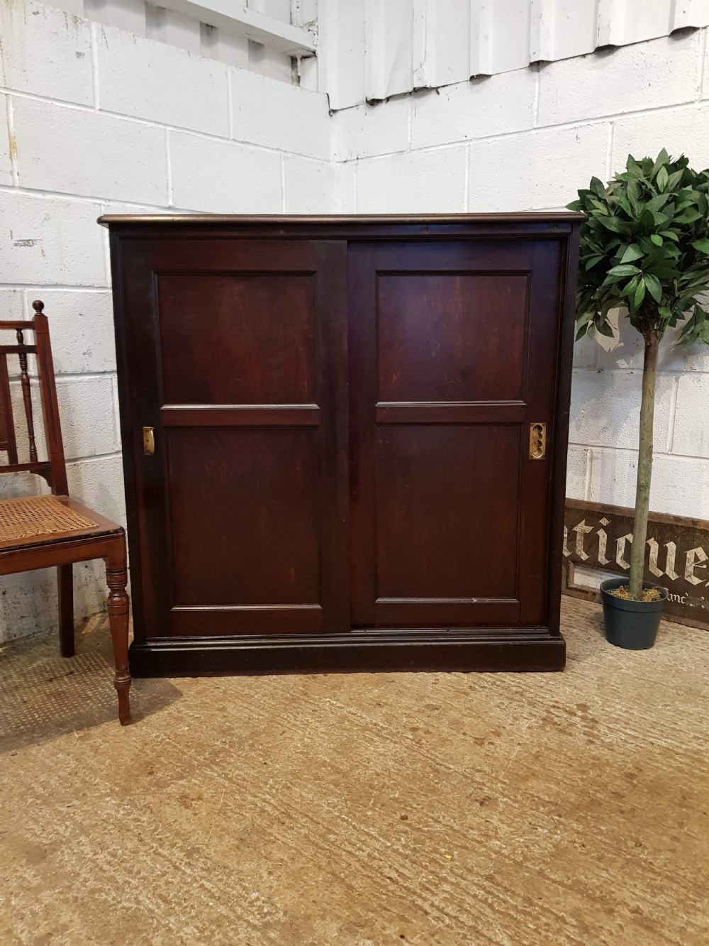 ANTIQUE LATE VICTORIAN MAHOGANY CUPBOARD C1890