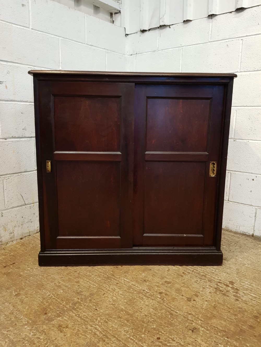 ANTIQUE LATE VICTORIAN MAHOGANY CUPBOARD C1890 View V