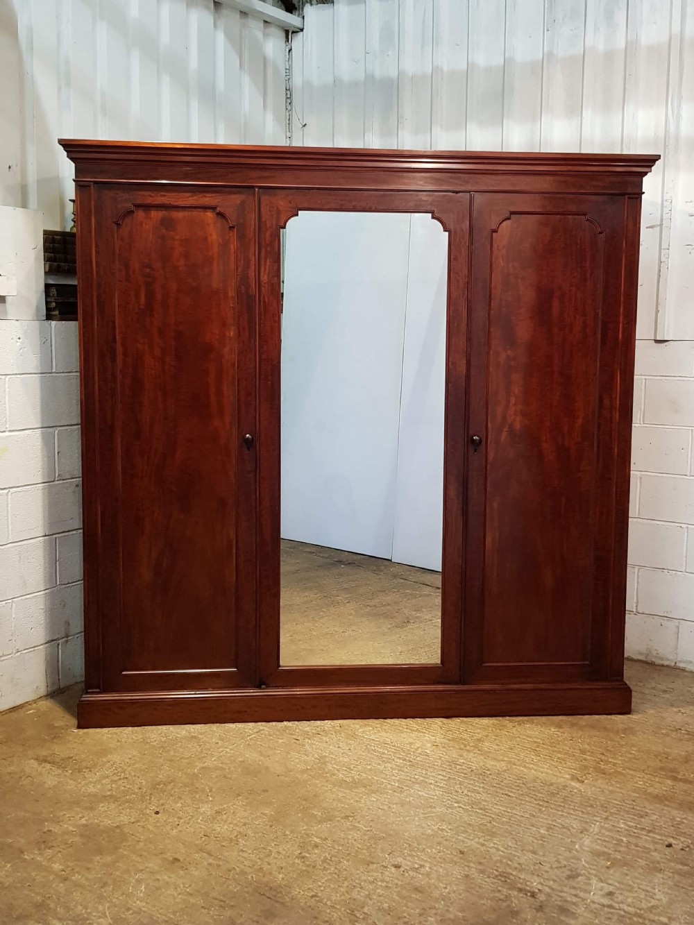 ANTIQUE LARGE VICTORIAN MAHOGANY TRIPLE WARDROBE C1880 View III