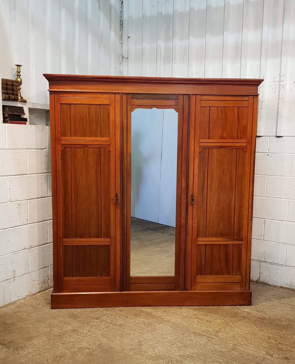 ANTIQUE LATE VICTORIAN MAHOGANY TRIPLE WARDROBE COMPACTUM C1890 View II