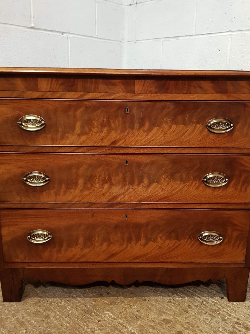 ANTIQUE REGENCY FLAMED MAHOGANY CHEST OF DRAWERS C1820 View V