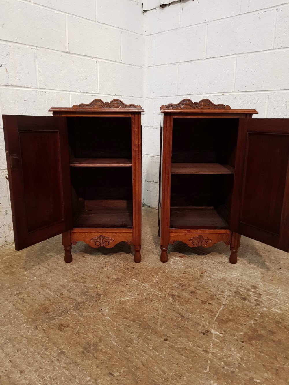 ANTIQUE PAIR ART NOUVEAU WALNUT BEDSIDE CABINETS C1890 View IV