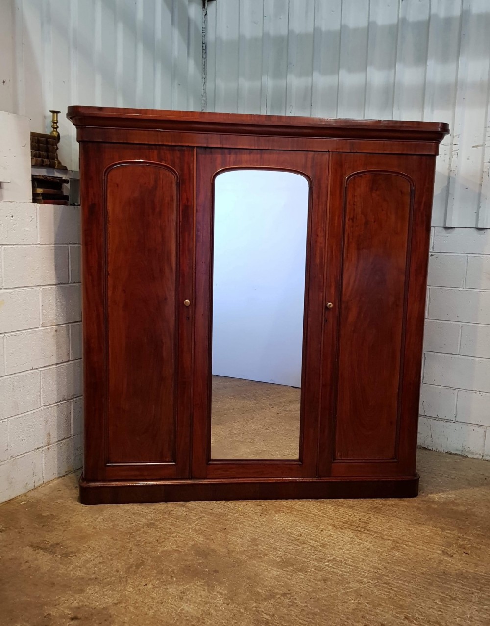 ANTIQUE VICTORIAN MAHOGANY TRIPLE WARDROBE C1880 View V