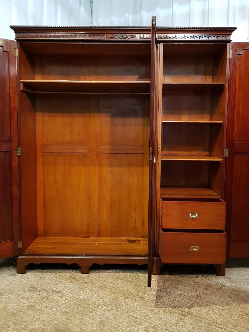 ANTIQUE EDWARDIAN MAHOGANY TRIPLE WARDROBE C1900 View III