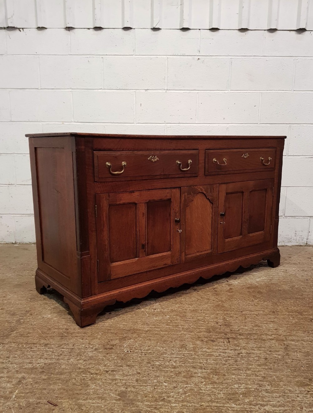 ANTIQUE PERIOD GEORGIAN COUNTRY OAK DRESSER BASE C1780 View II