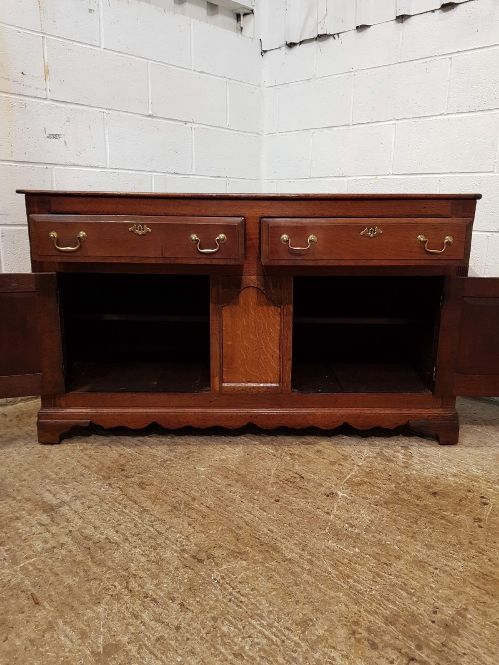 ANTIQUE PERIOD GEORGIAN COUNTRY OAK DRESSER BASE C1780 View IV