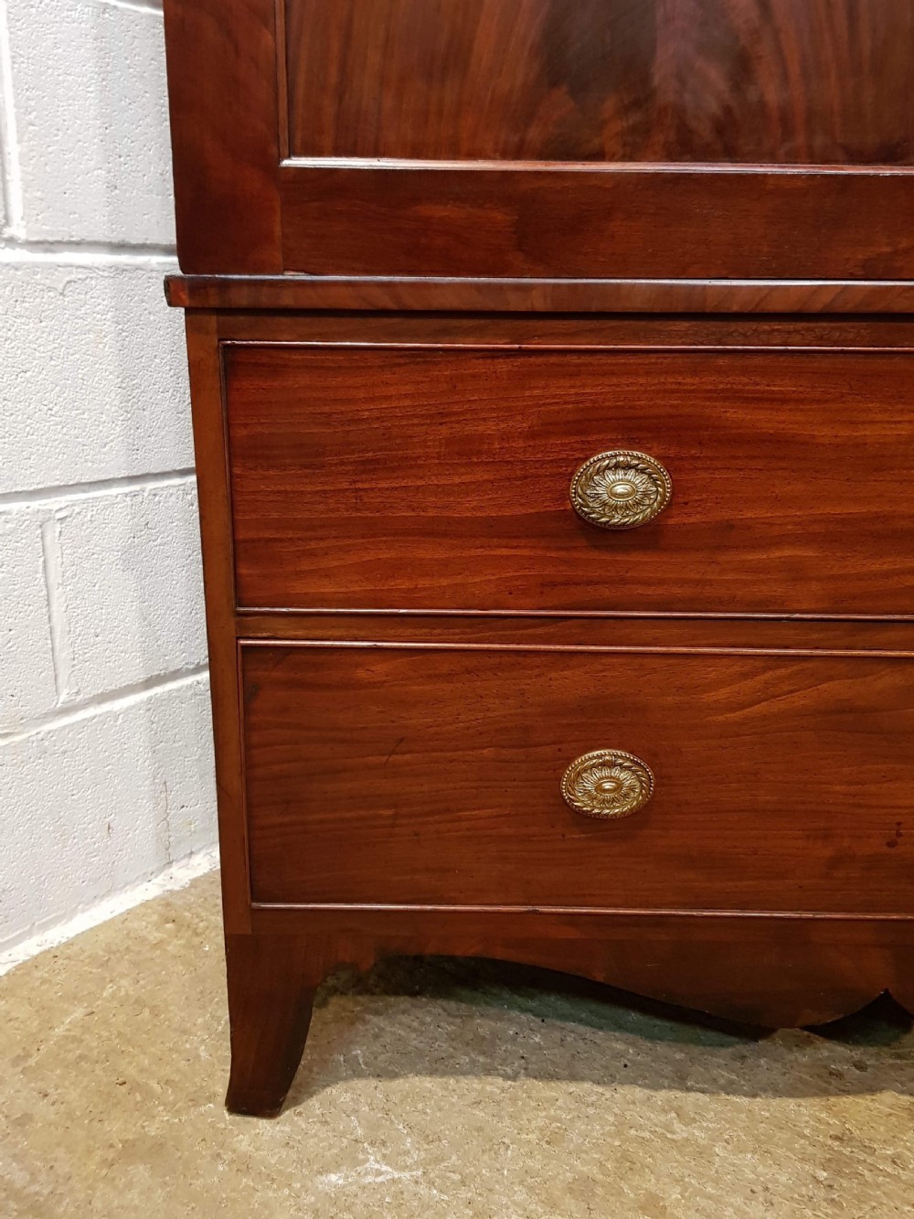 ANTIQUE REGENCY MAHOGANY CLOTHES PRESS C1820 View III