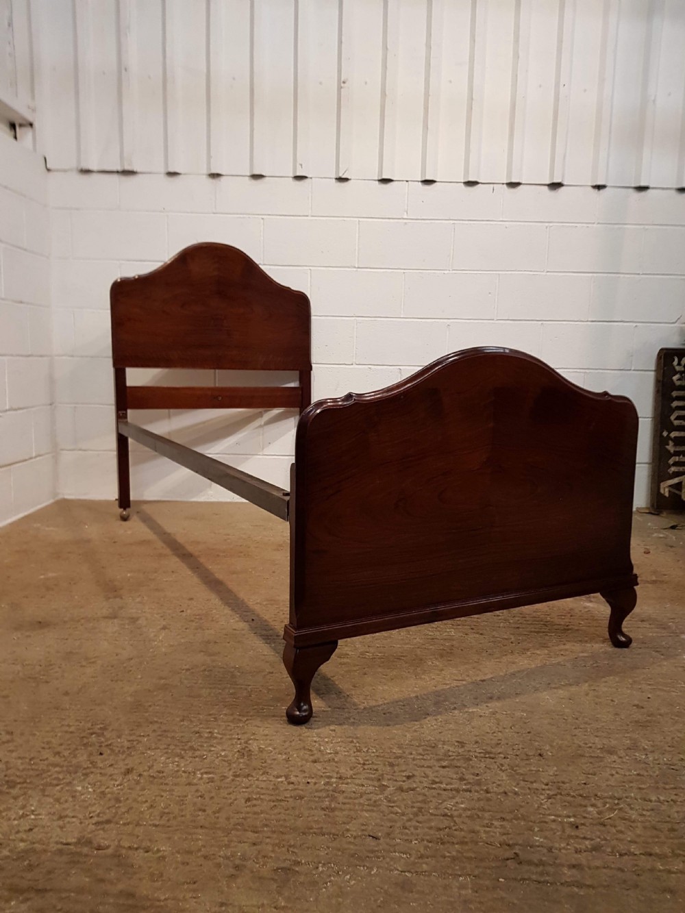 ANTIQUE PAIR MAHOGANY QUEEN ANNE SINGLE BEDS C1920 View III