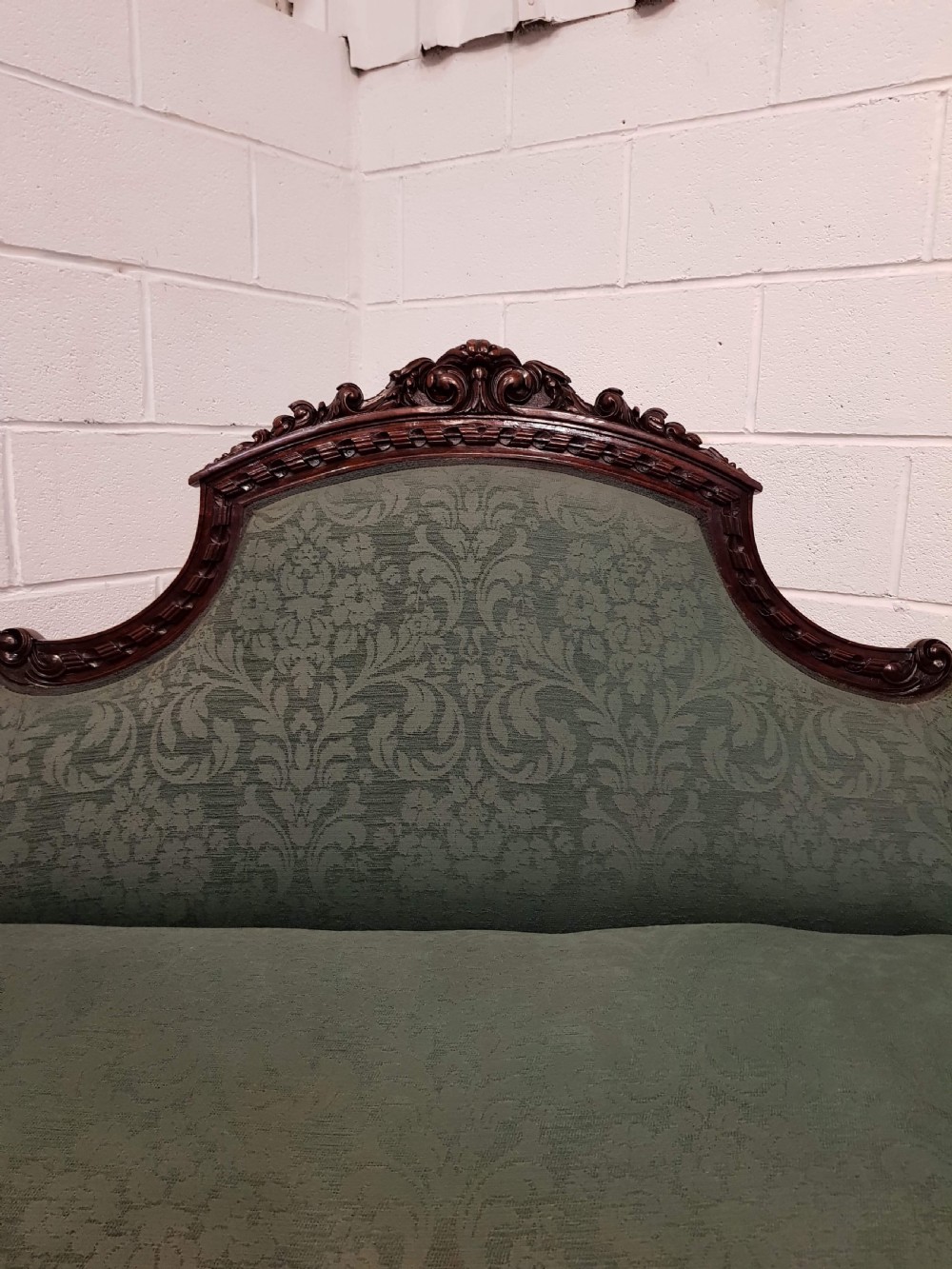 ANTIQUE VICTORIAN WALNUT FRAMED SOFA C1880 View V