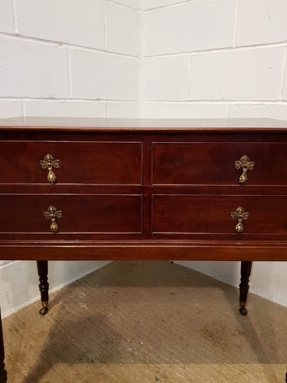 ANTIQUE REGENCY MAHOGANY SIDE TABLE WITH GILLOWS LEGS C1820 View III