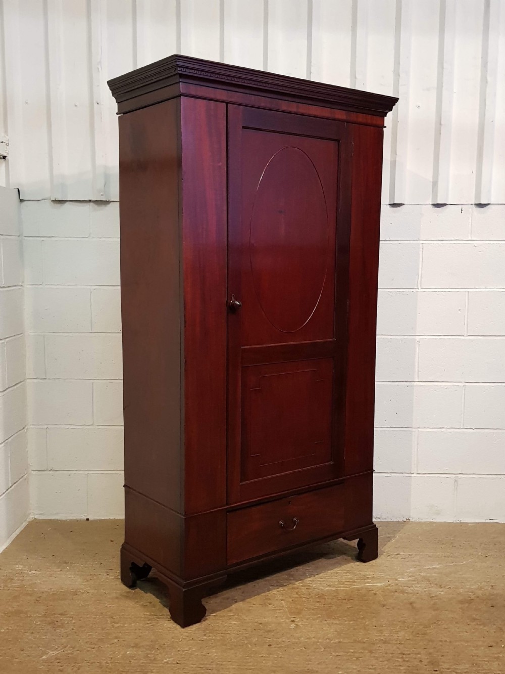 ANTIQUE EDWARDIAN MAHOGANY SINGLE WARDROBE c1900 View II