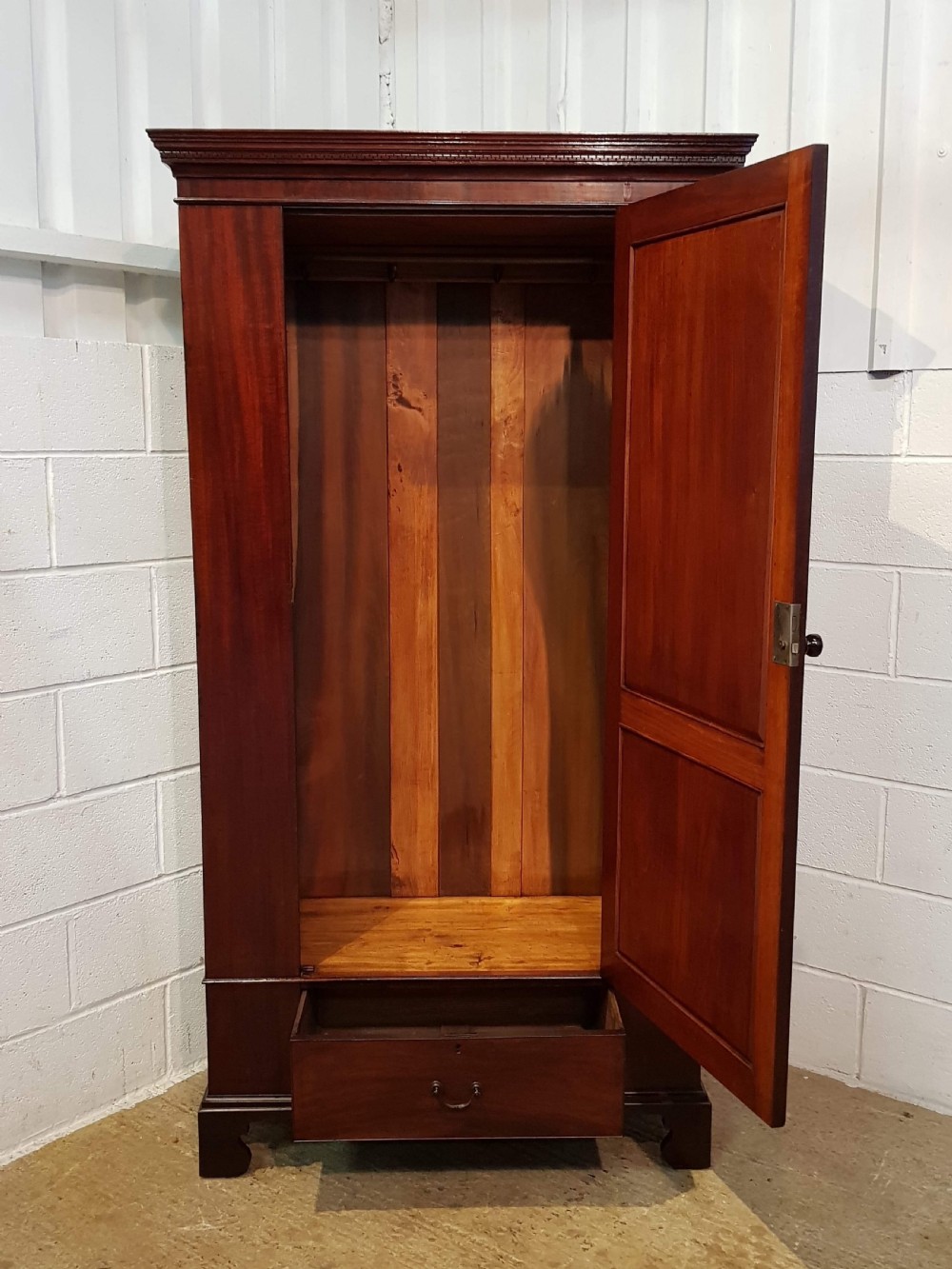 ANTIQUE EDWARDIAN MAHOGANY SINGLE WARDROBE c1900 View IV