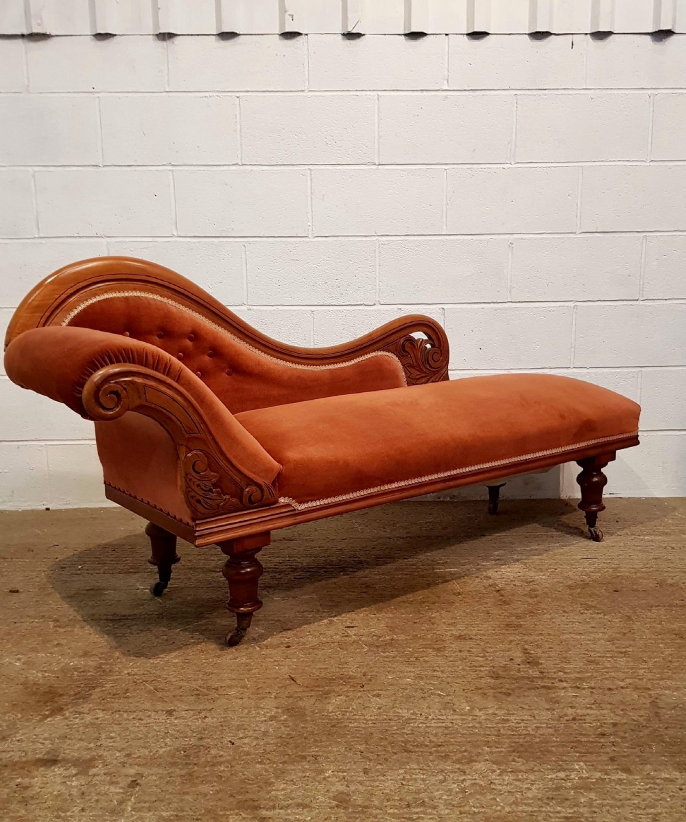 ANTIQUE VICTORIAN CARVED WALNUT CHAISE LONGUE C1880