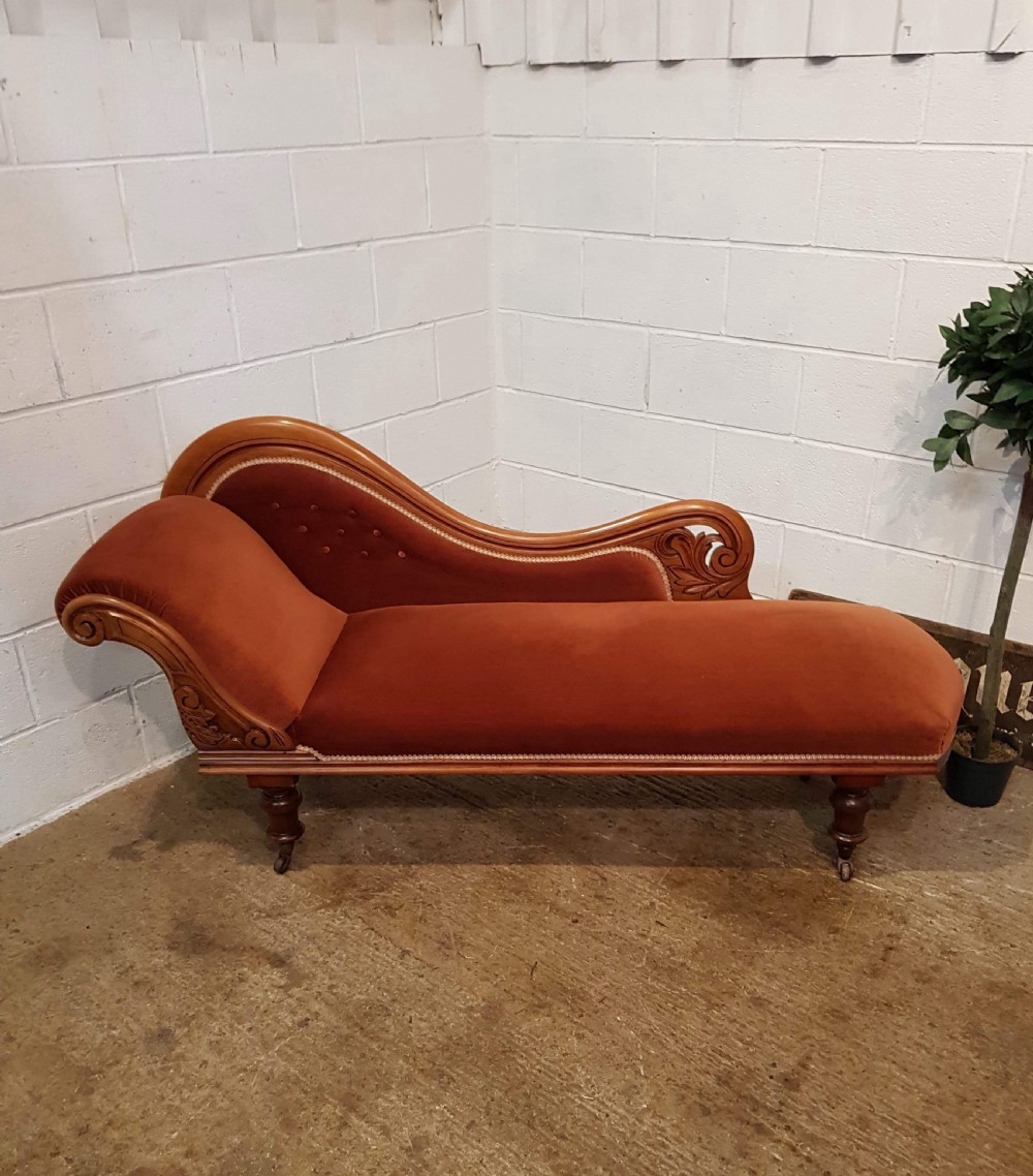 ANTIQUE VICTORIAN CARVED WALNUT CHAISE LONGUE C1880 View IV
