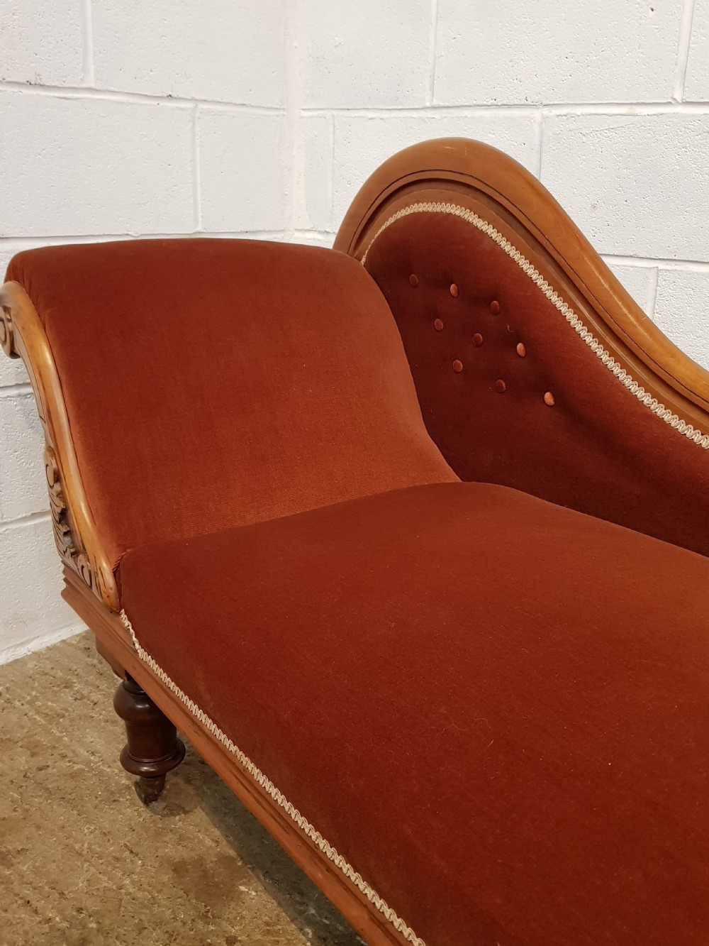 ANTIQUE VICTORIAN CARVED WALNUT CHAISE LONGUE C1880 View VI