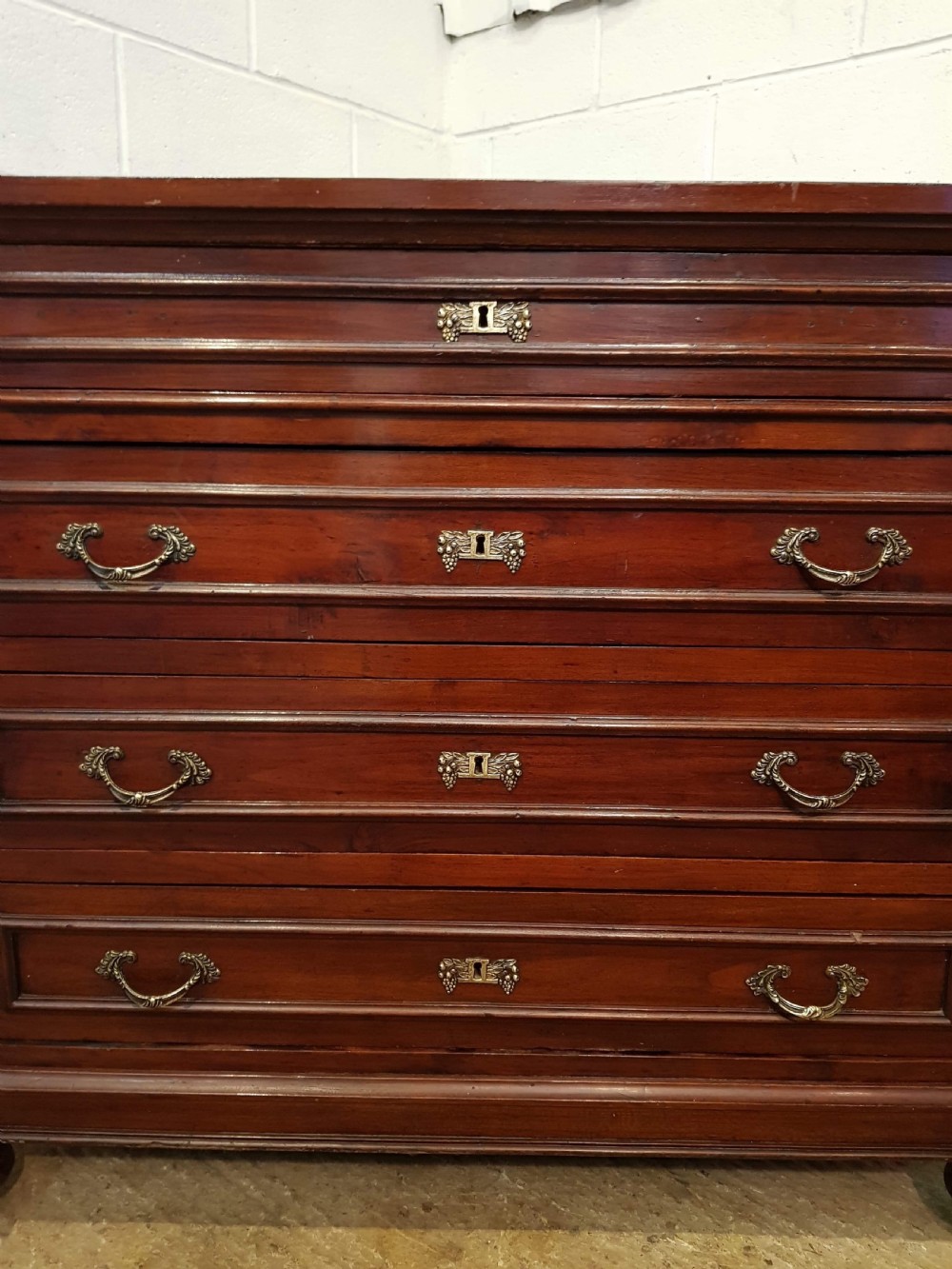 ANTIQUE 19TH cENTURY FRENCH MAHOGANY CHEST OF DRAWERS C1880 View V