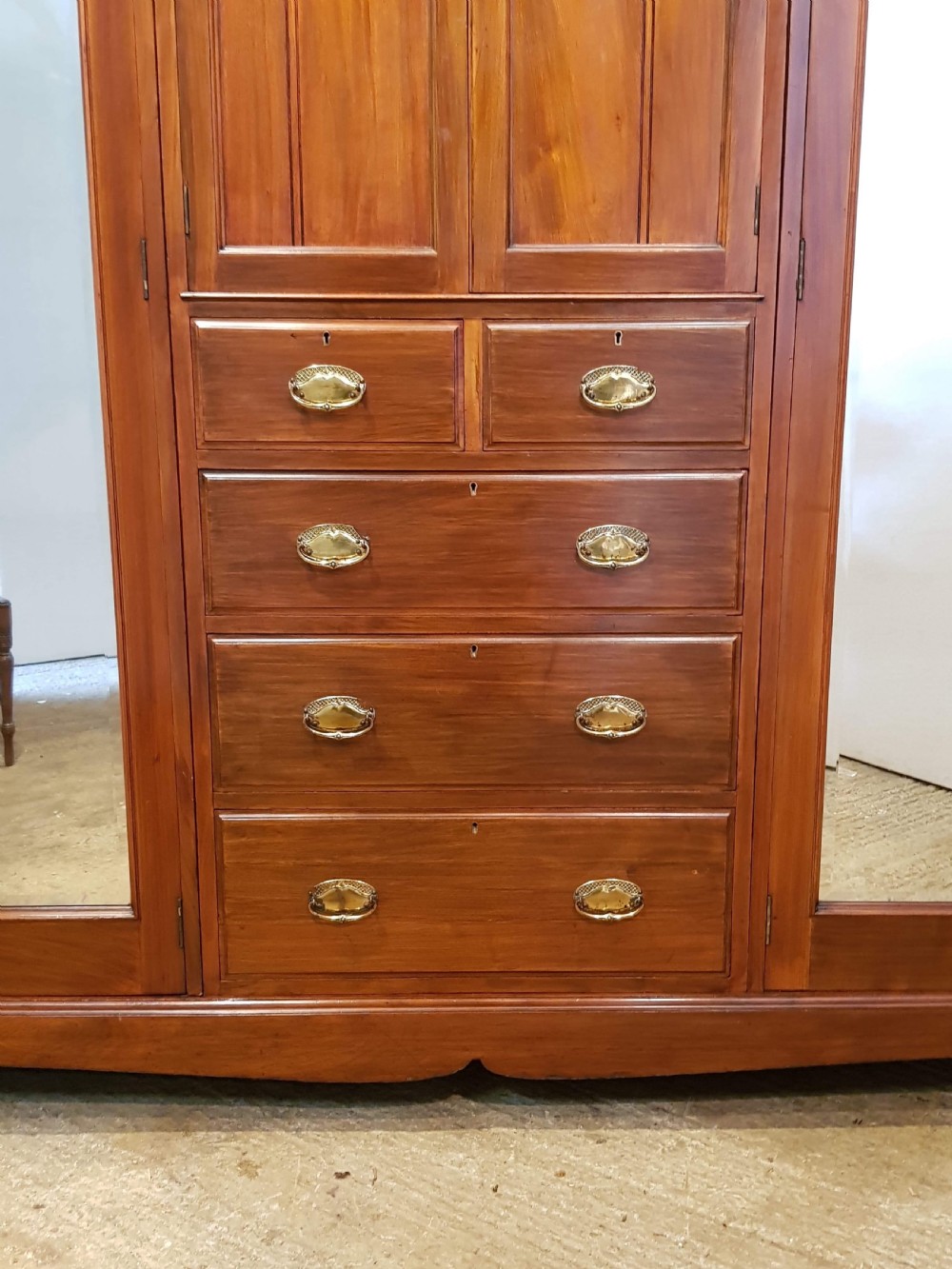 ANTIQUE ART NOUVEAU WALNUT TRIPLE WARDROBE C1890 View III