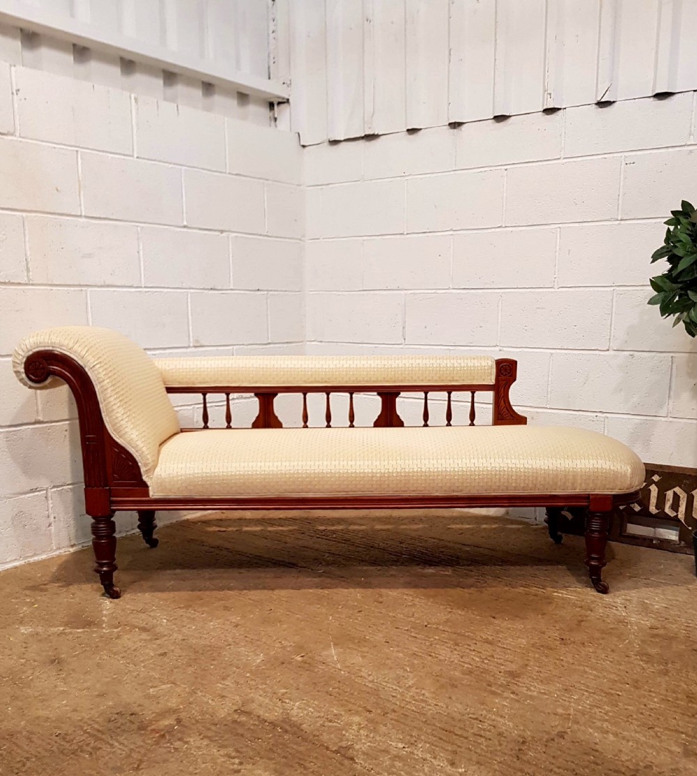 ANTIQUE LATE VICTORIAN WALNUT CHAISE LONGUE C1890