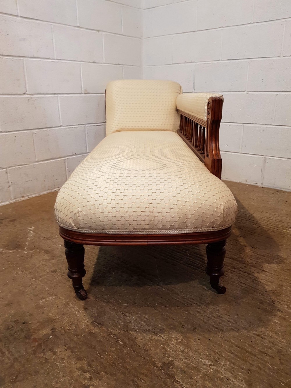 ANTIQUE LATE VICTORIAN WALNUT CHAISE LONGUE C1890 View IV