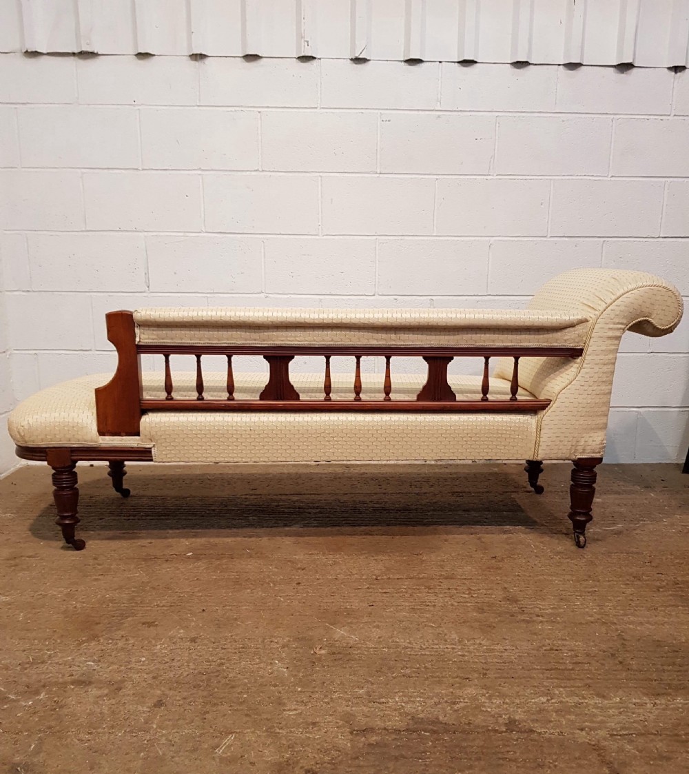 ANTIQUE LATE VICTORIAN WALNUT CHAISE LONGUE C1890 View VI