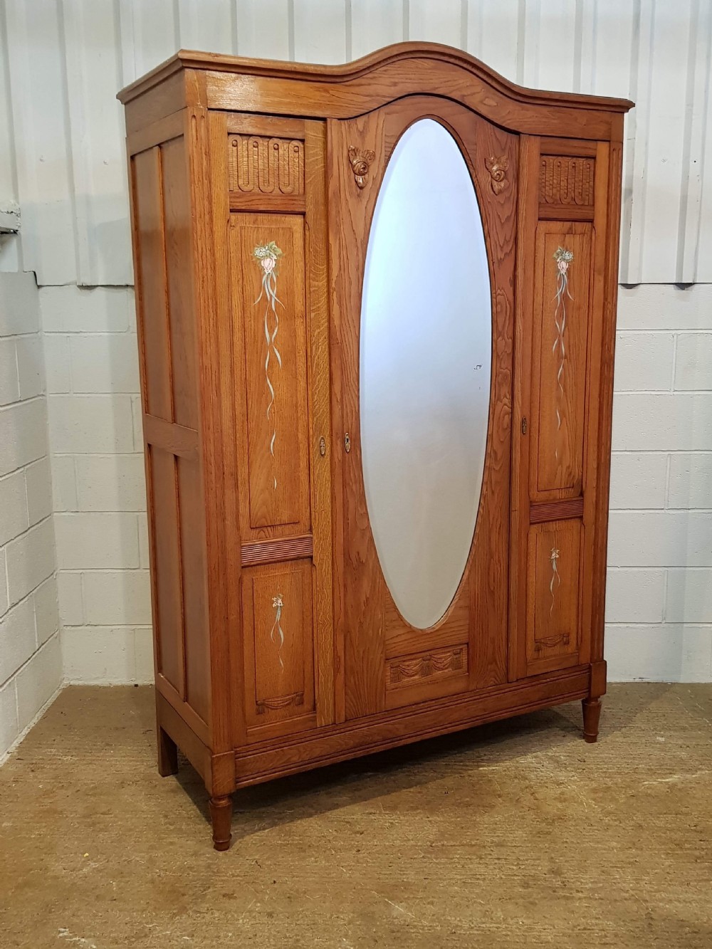 ANTIQUE FRENCH MEDIUM OAK ARMOIRE C1920