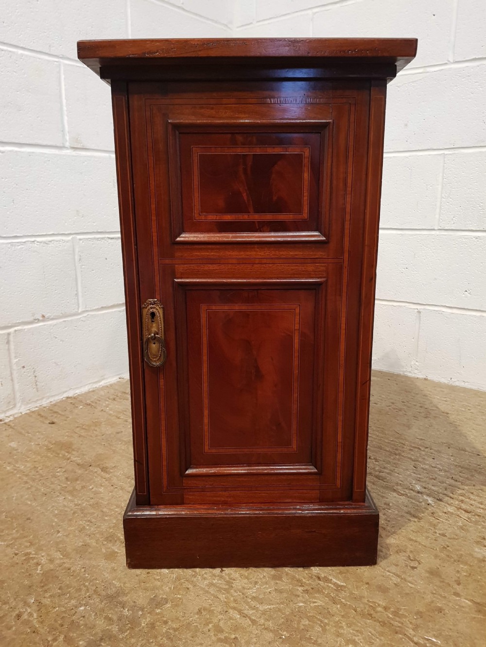 ANTIQUE PAIR EDWARDIAN MAHOGANY BEDSIDE CABINETS C1900 View II