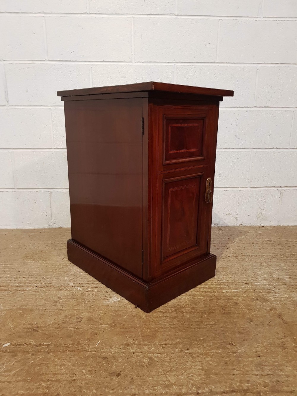ANTIQUE PAIR EDWARDIAN MAHOGANY BEDSIDE CABINETS C1900 View III