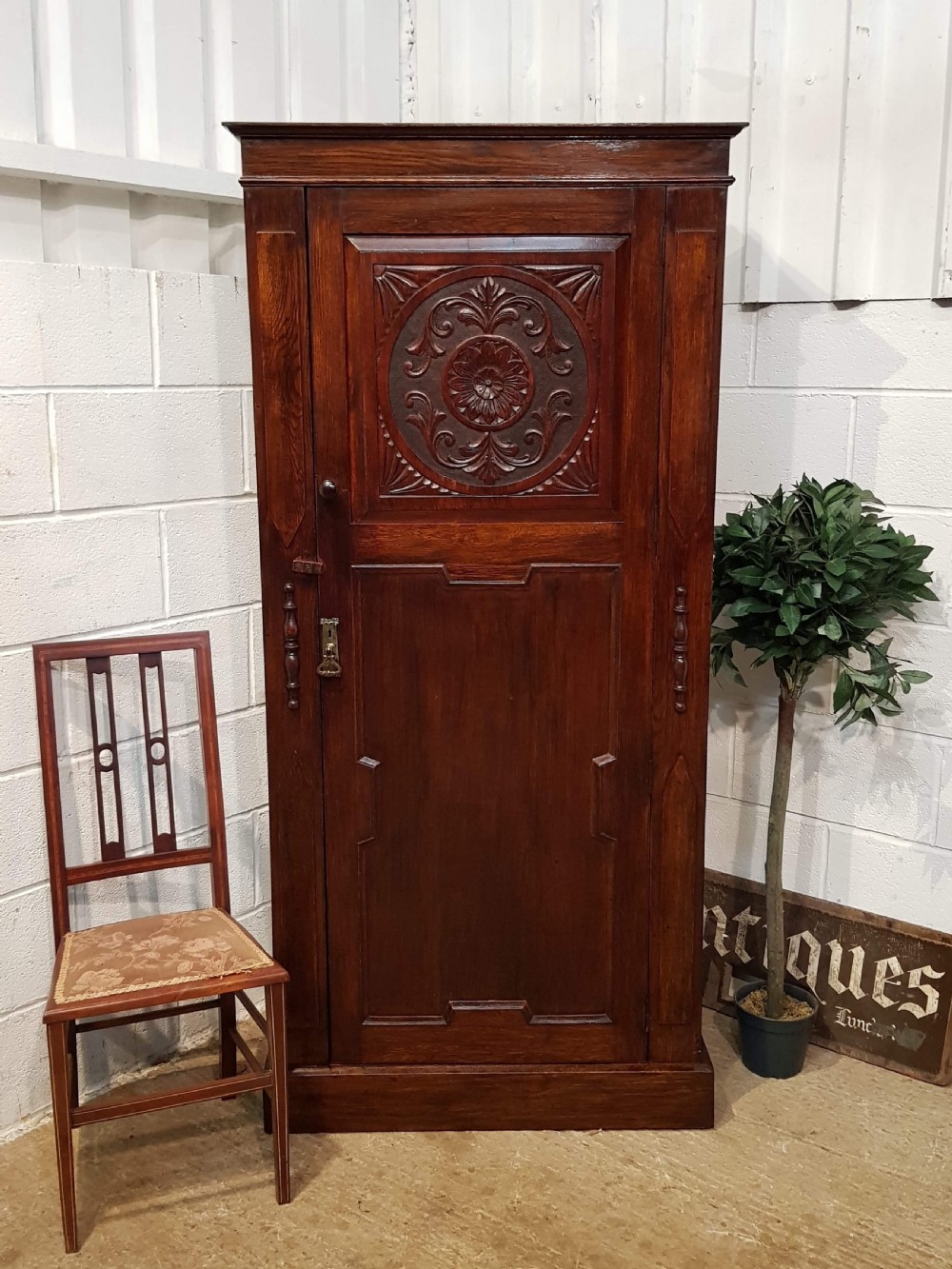 ANTIQUE EDWARDIAN CARVED OAK HALL ROBE C1910