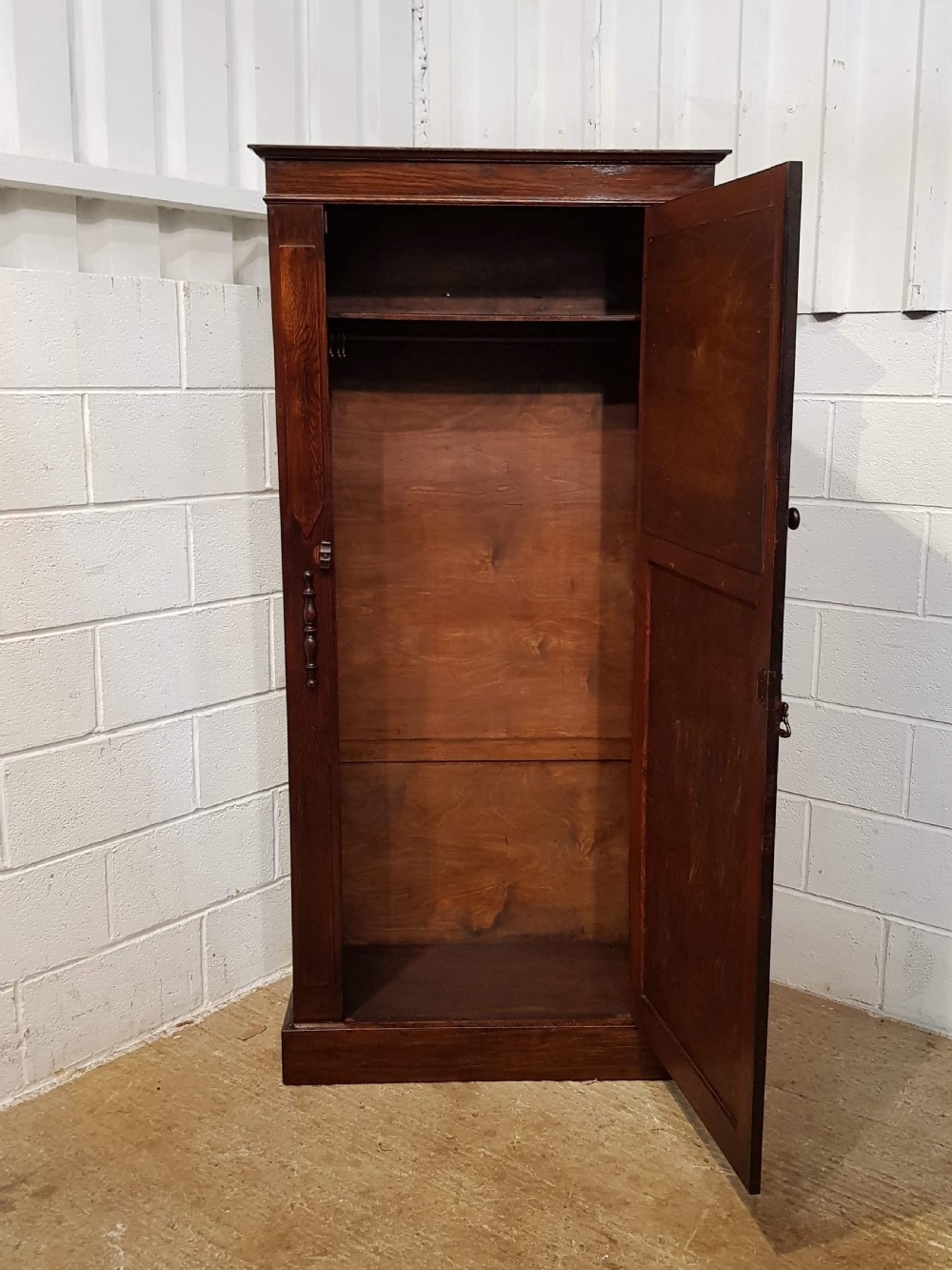 ANTIQUE EDWARDIAN CARVED OAK HALL ROBE C1910 View V
