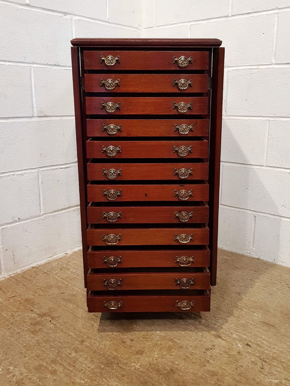 ANTIQUE LATE VICTORIAN MAHOGANY WELLINGTON CHEST OF DRAWERS C1890 View III