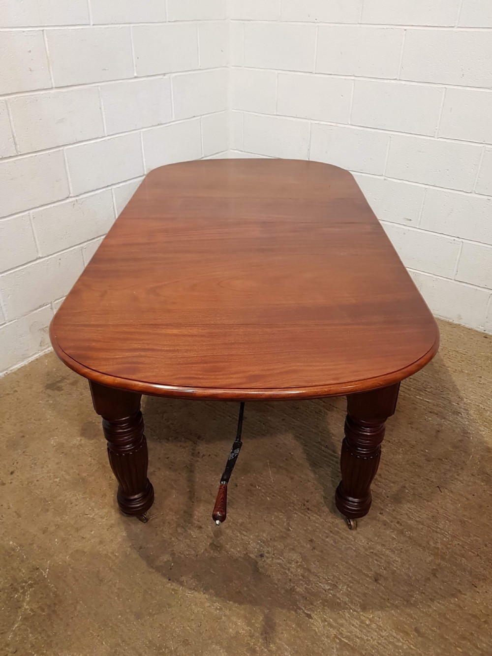 ANTIQUE VICTORIAN MAHOGANY  EXTENDING MAHOGANY DINING TABLE C1880 View III