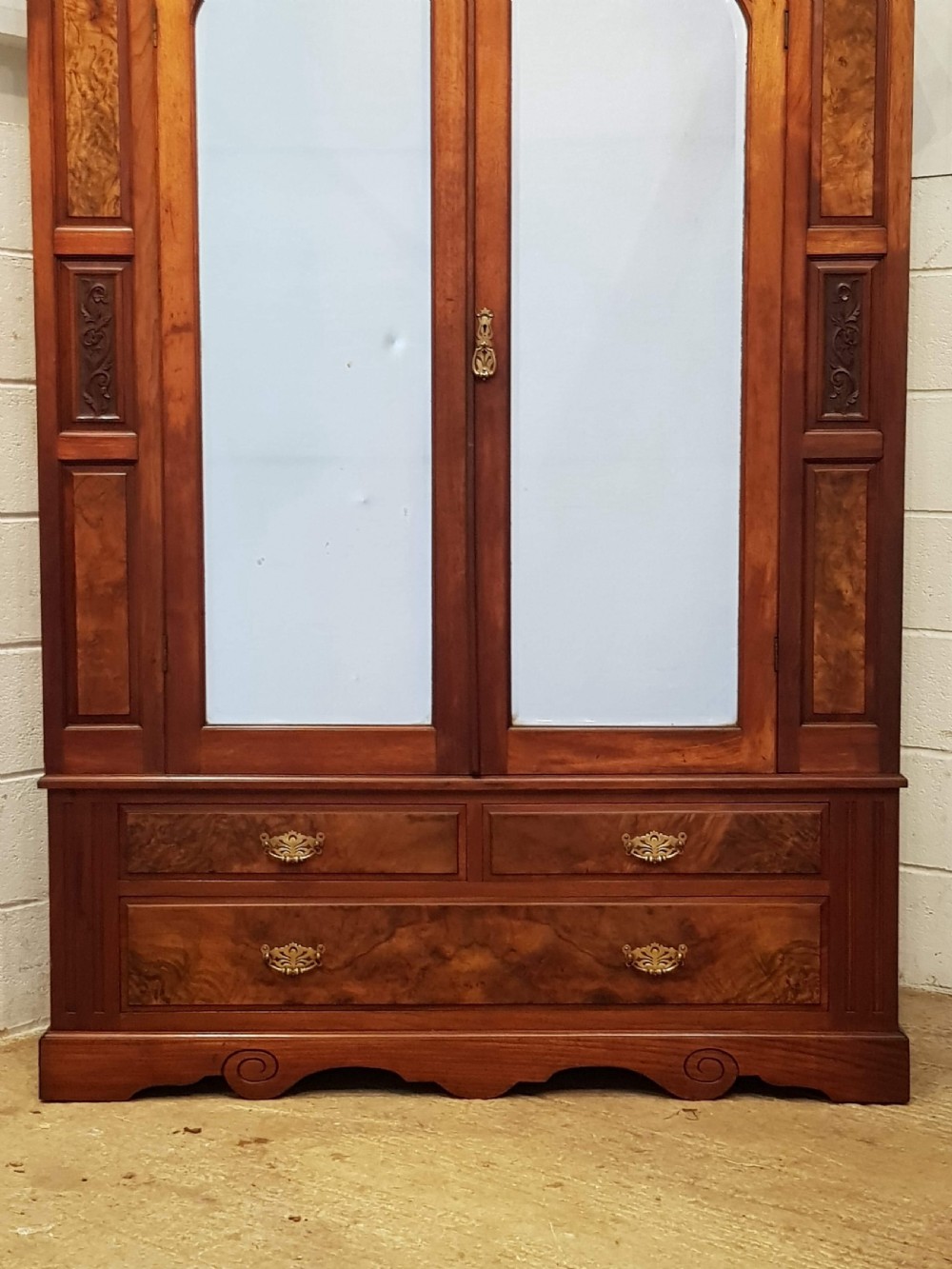 ANTIQUE EDWARDIAN BURR WALNUT DOUBLE WARDROBE C1900 View III