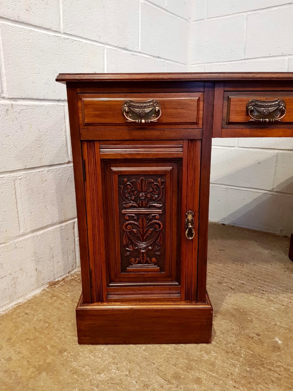 ANTIQUE EDWARDIAN WALNUT TWIN PEDESTAL LEATHER TOP DESK C1900 View IV
