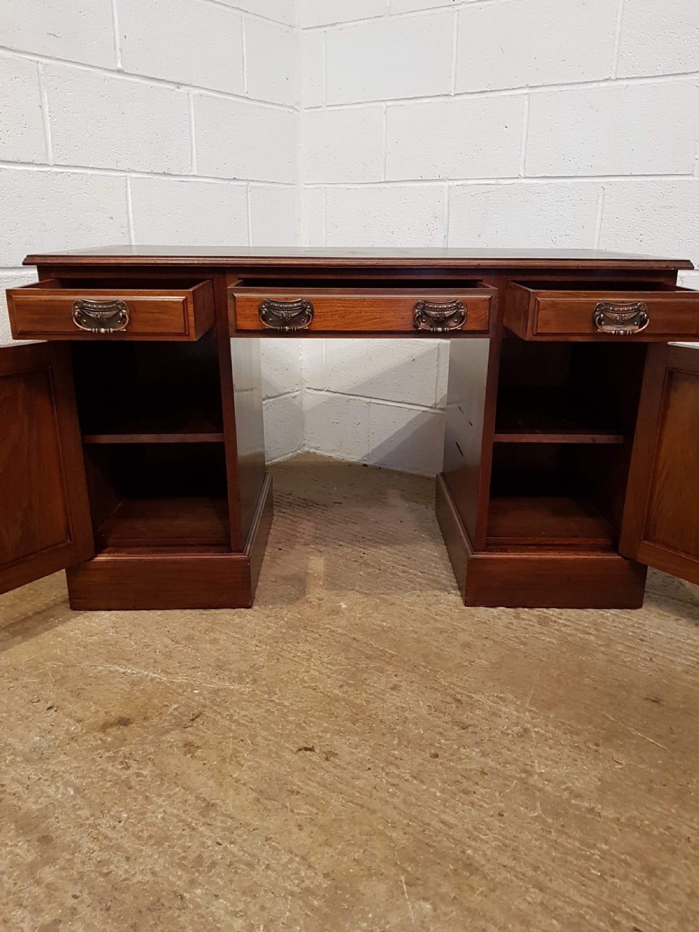 ANTIQUE EDWARDIAN WALNUT TWIN PEDESTAL LEATHER TOP DESK C1900 View V
