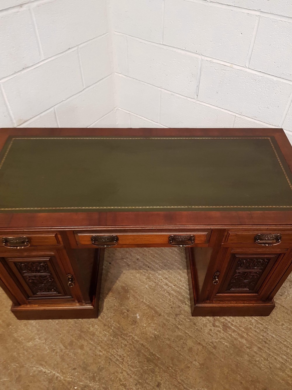 ANTIQUE EDWARDIAN WALNUT TWIN PEDESTAL LEATHER TOP DESK C1900 View VIII