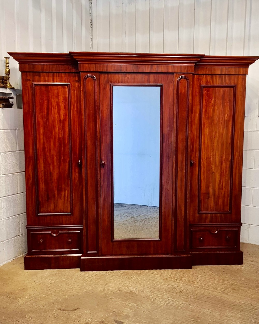 ANTIQUE VICTORIAN MAHOGANY TRIPLE BREAKFRONT WARDROBE COMPACTUM C1880 View IV