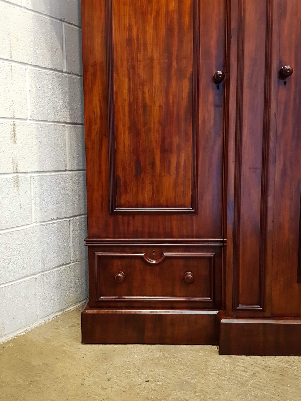ANTIQUE VICTORIAN MAHOGANY TRIPLE BREAKFRONT WARDROBE COMPACTUM C1880 View V