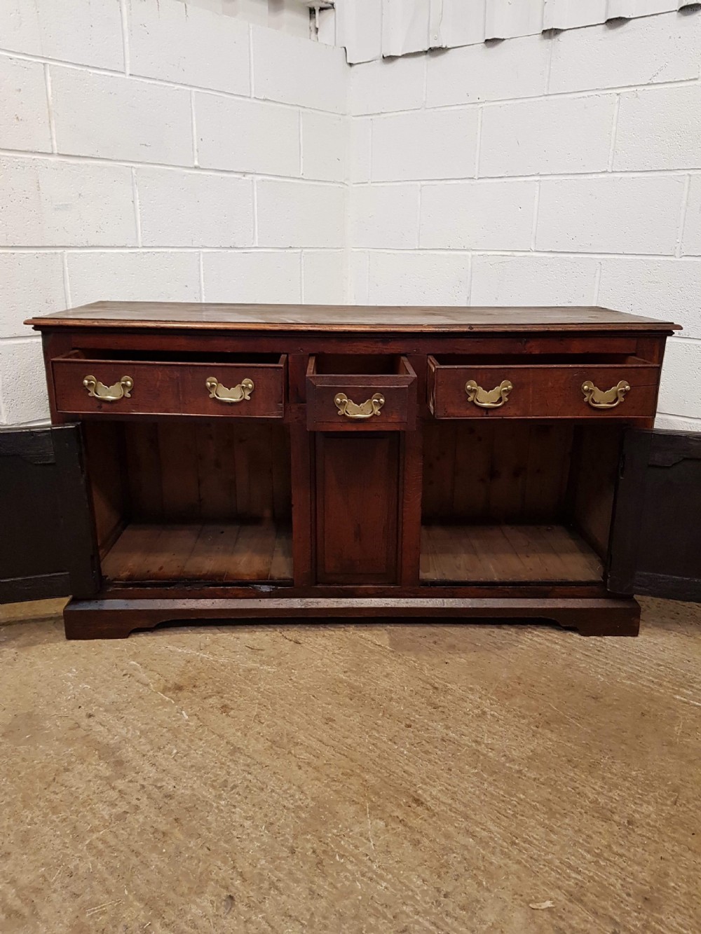 ANTIQUE 18TH CENTURY COUNTRY OAK DRESSER BASE c1780 View II