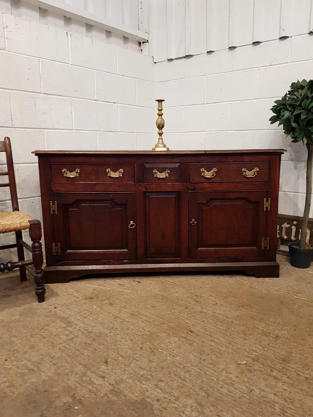 ANTIQUE 18TH CENTURY COUNTRY OAK DRESSER BASE c1780 View III