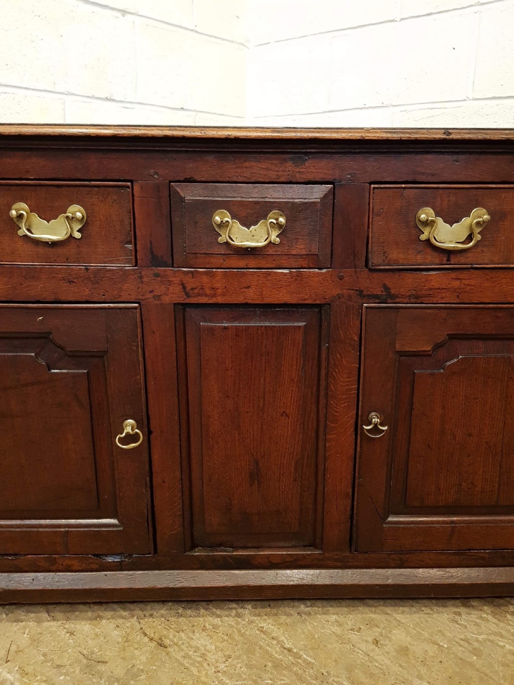 ANTIQUE 18TH CENTURY COUNTRY OAK DRESSER BASE c1780 View IV