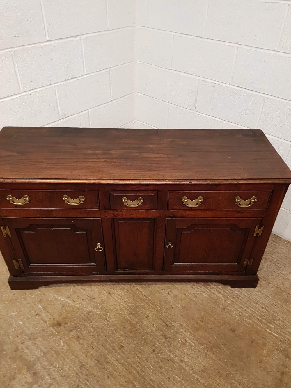 ANTIQUE 18TH CENTURY COUNTRY OAK DRESSER BASE c1780 View VII