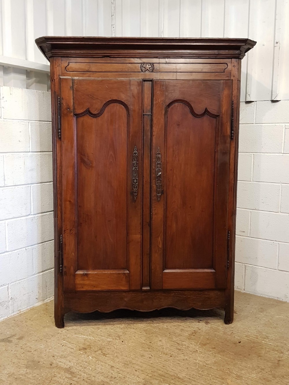 ANTIQUE LATE 18TH CENTURY FRENCH PROVINCIAL OAK AND FRUITWOOD ARMOIRE C1790 View V
